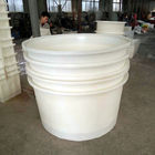 مخزن استوانه‌ای روباز بزرگ 1500 لیتری، حوضچه وان پلاستیکی مشکی قالب‌گیری شده روتو